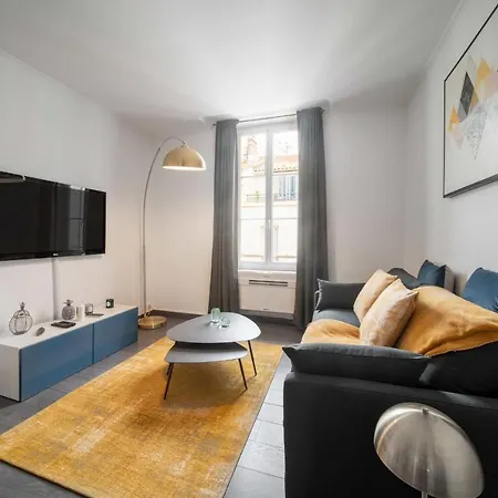 Bright Beautiful - Center Apartment